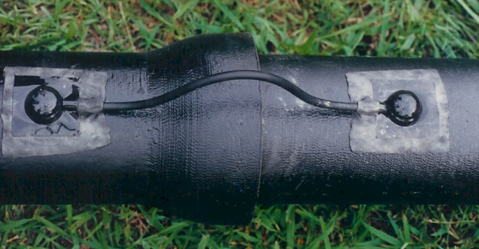 Properly CAD welded joint to allow current to flow along pipeline.