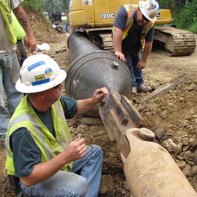 Di pipe, connected and ready to pull.