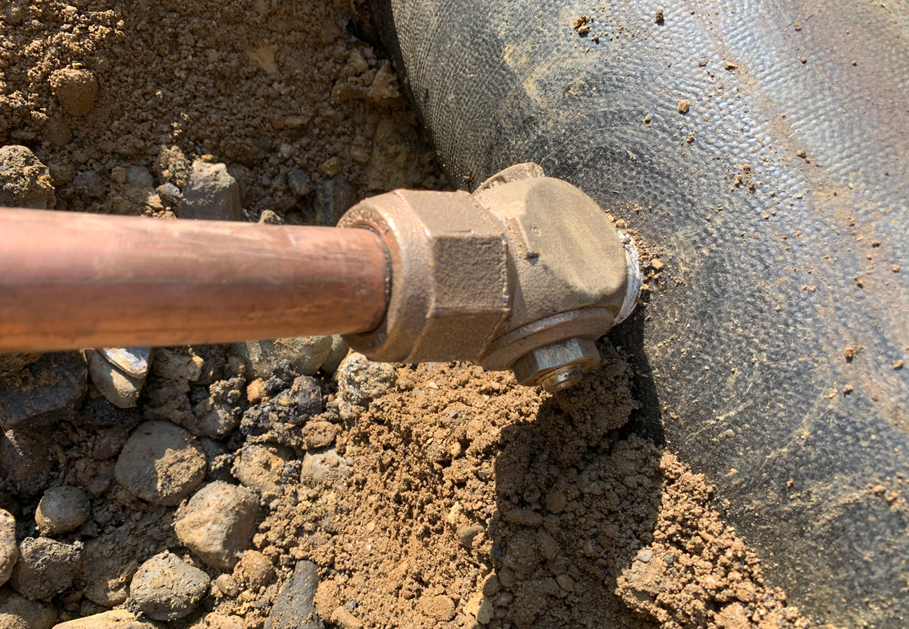 Hot tapping deals water lines